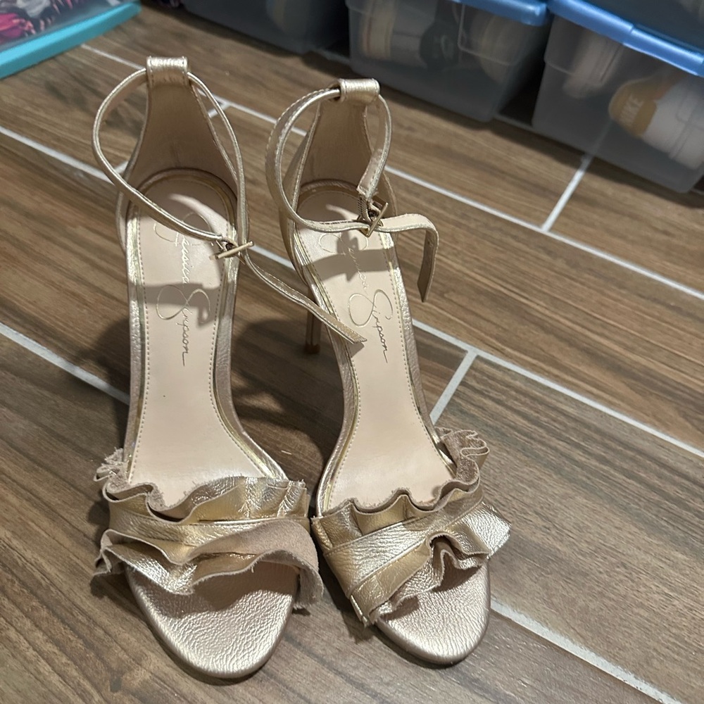 Jessica Simpson Gold stunning pumps